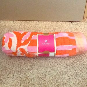 Gorgeous Lily Pulitzer for Target beach towel NWT!